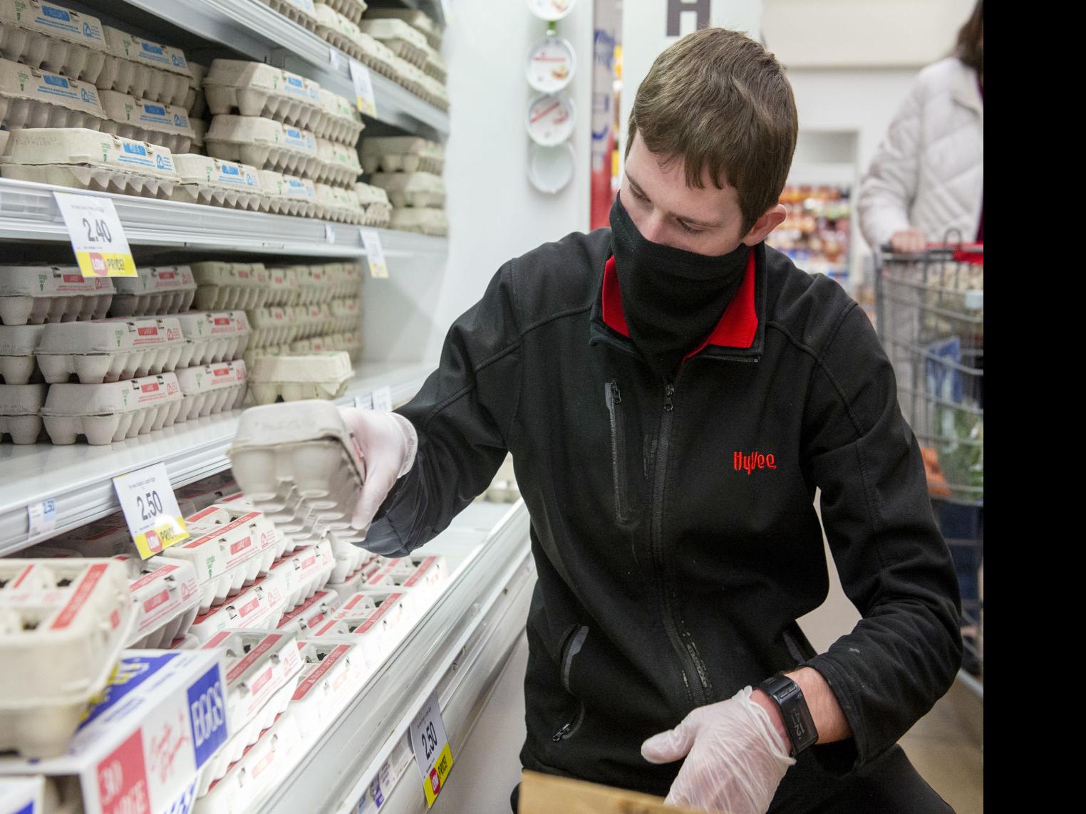 walmart-hy-vee-hiring-other-retailers-boosting-pay