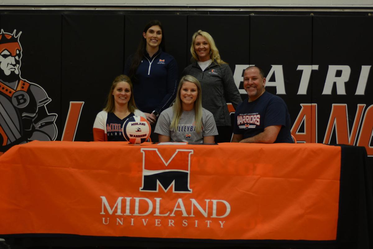 Mariah Allen signing