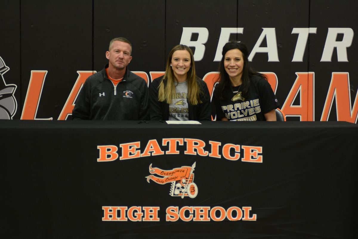 Hannah Lytle signing