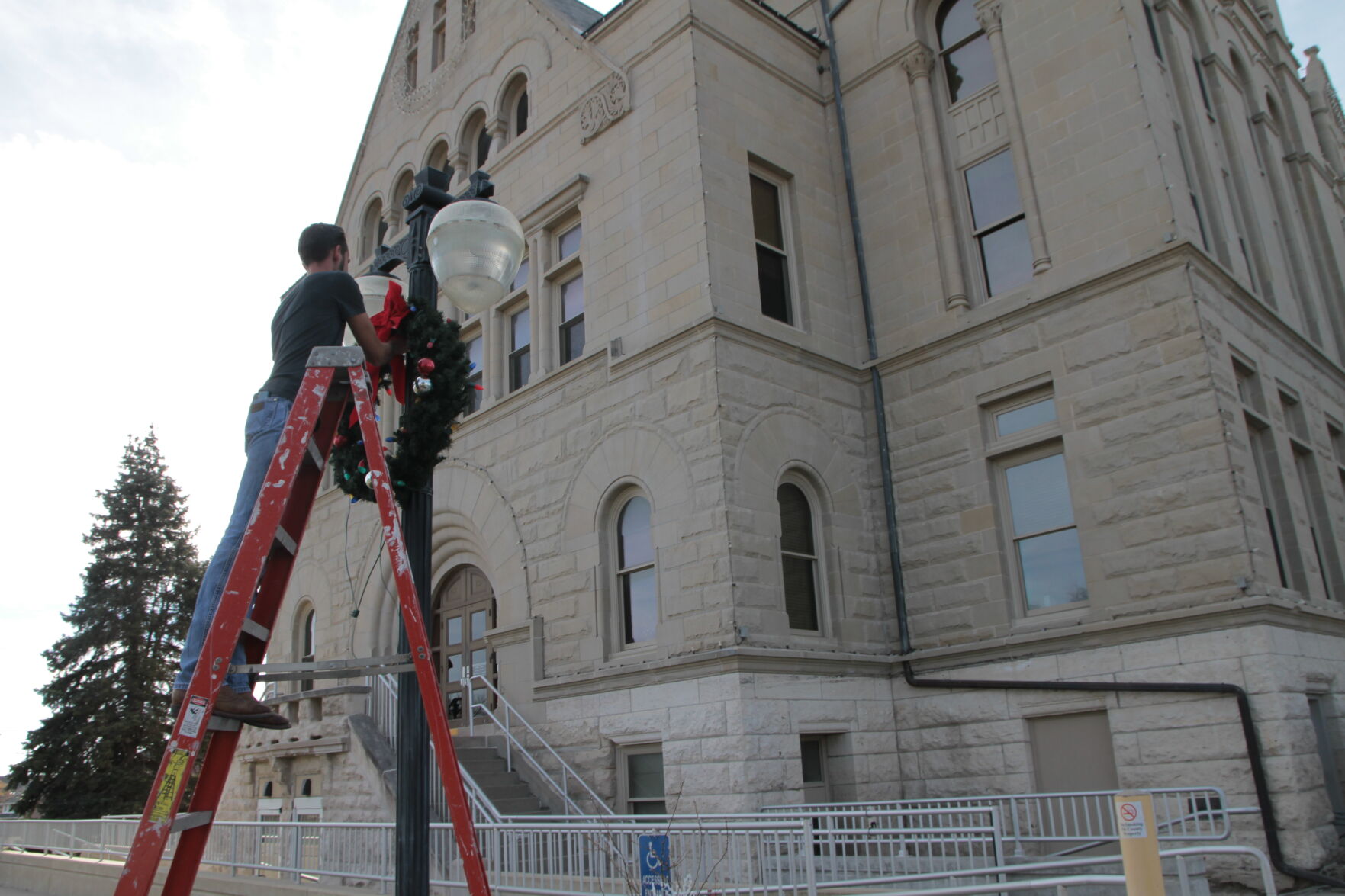 Courthouse lighting planned for Sunday