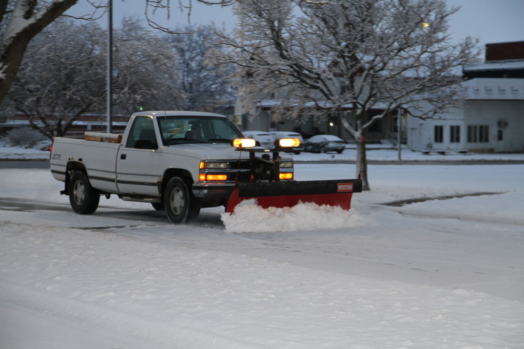 Sunland cleans up after snowfall