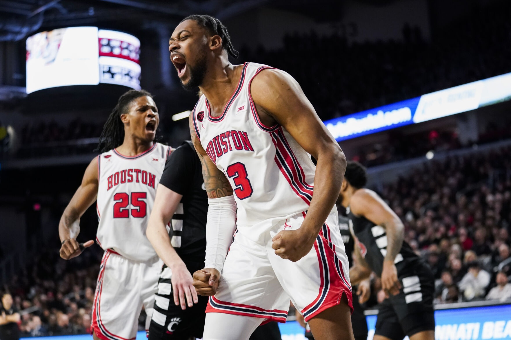 Gonzaga uses late free throws to hold off No. 17 Kentucky