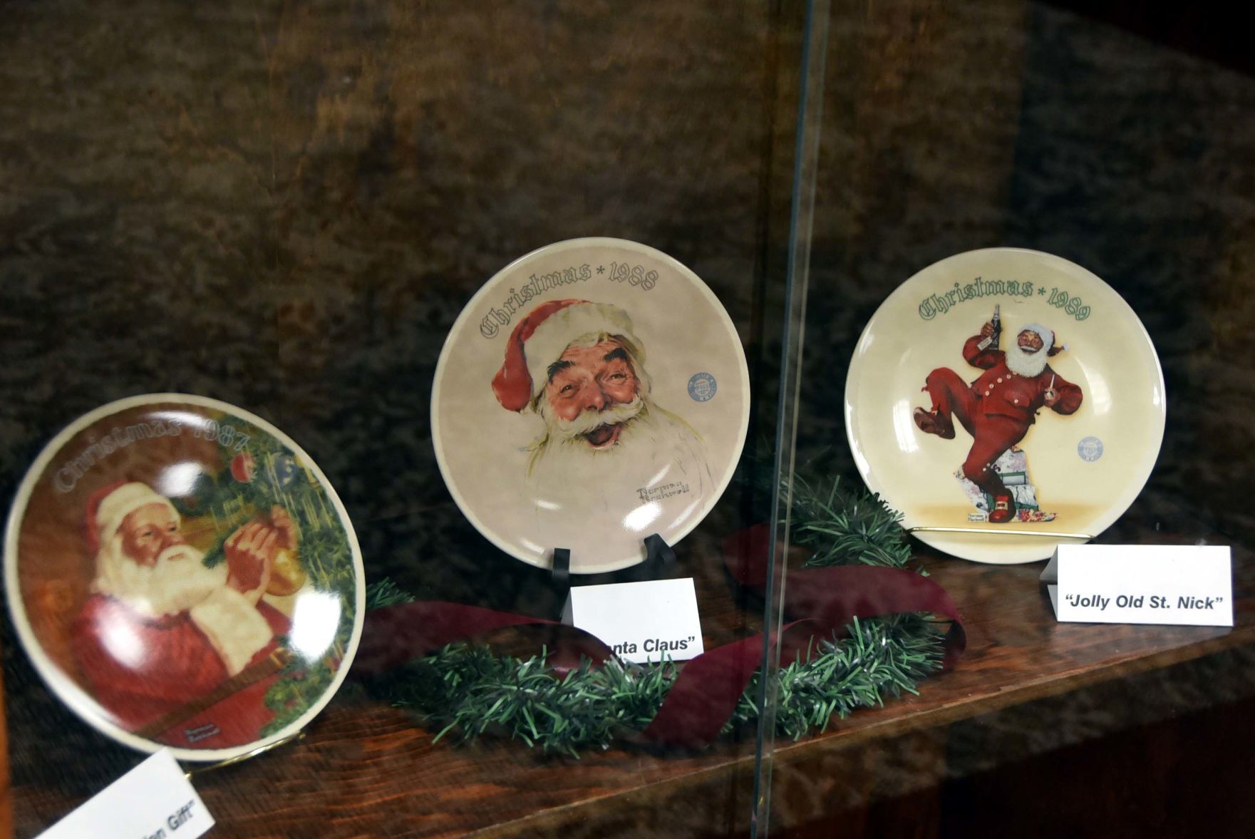 Norman rockwell outlet christmas plates