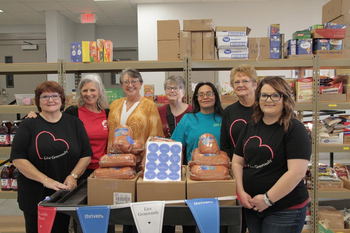 Auxiliary donates to food pantry
