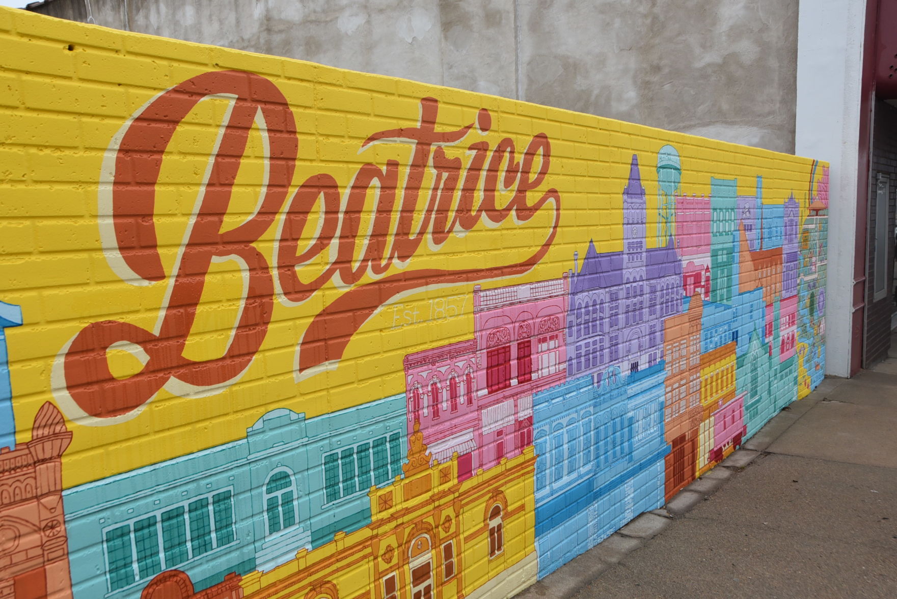 Chamber holds ribbon cutting for new downtown mural