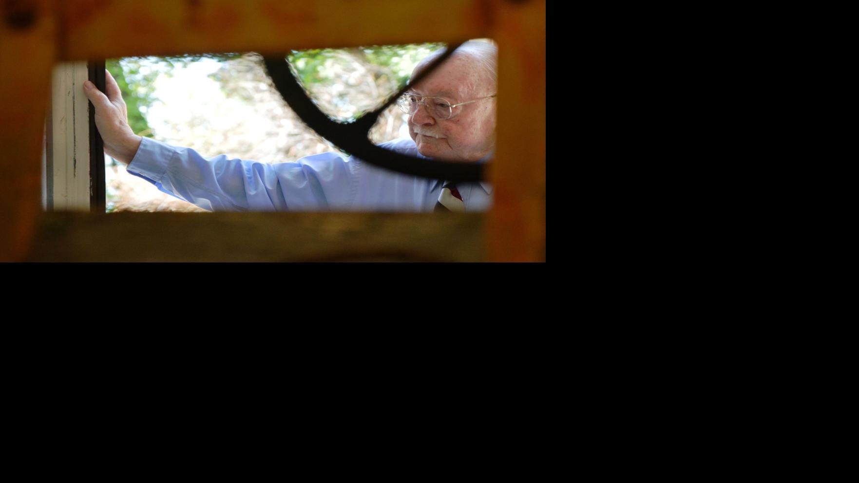 Last homesteader's tractor arrives in Beatrice