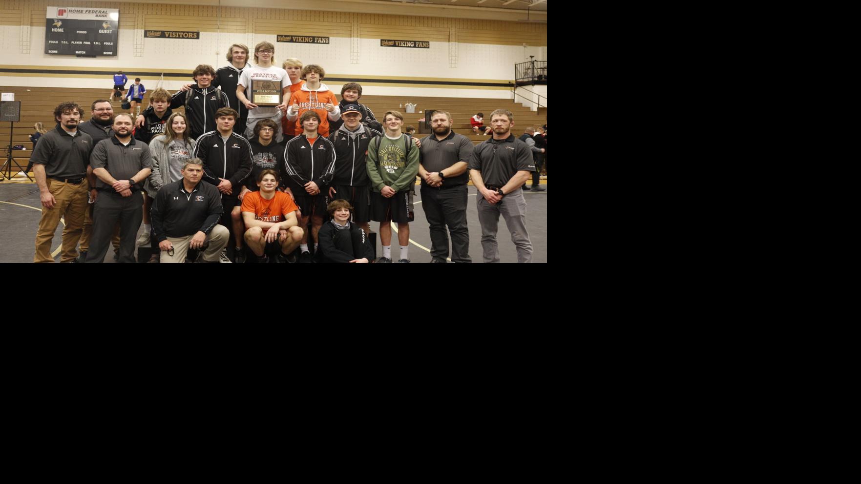 Orangemen wrestlers win districts