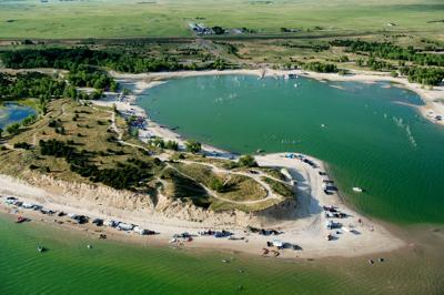 Man dies, woman injured in boating accident at Lake ...