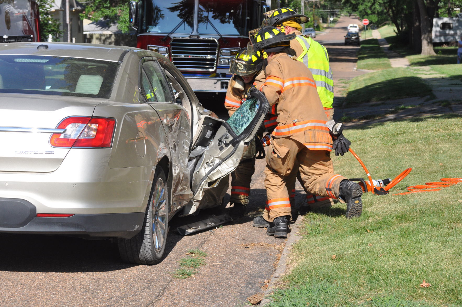 Firefighters cut car door to free woman