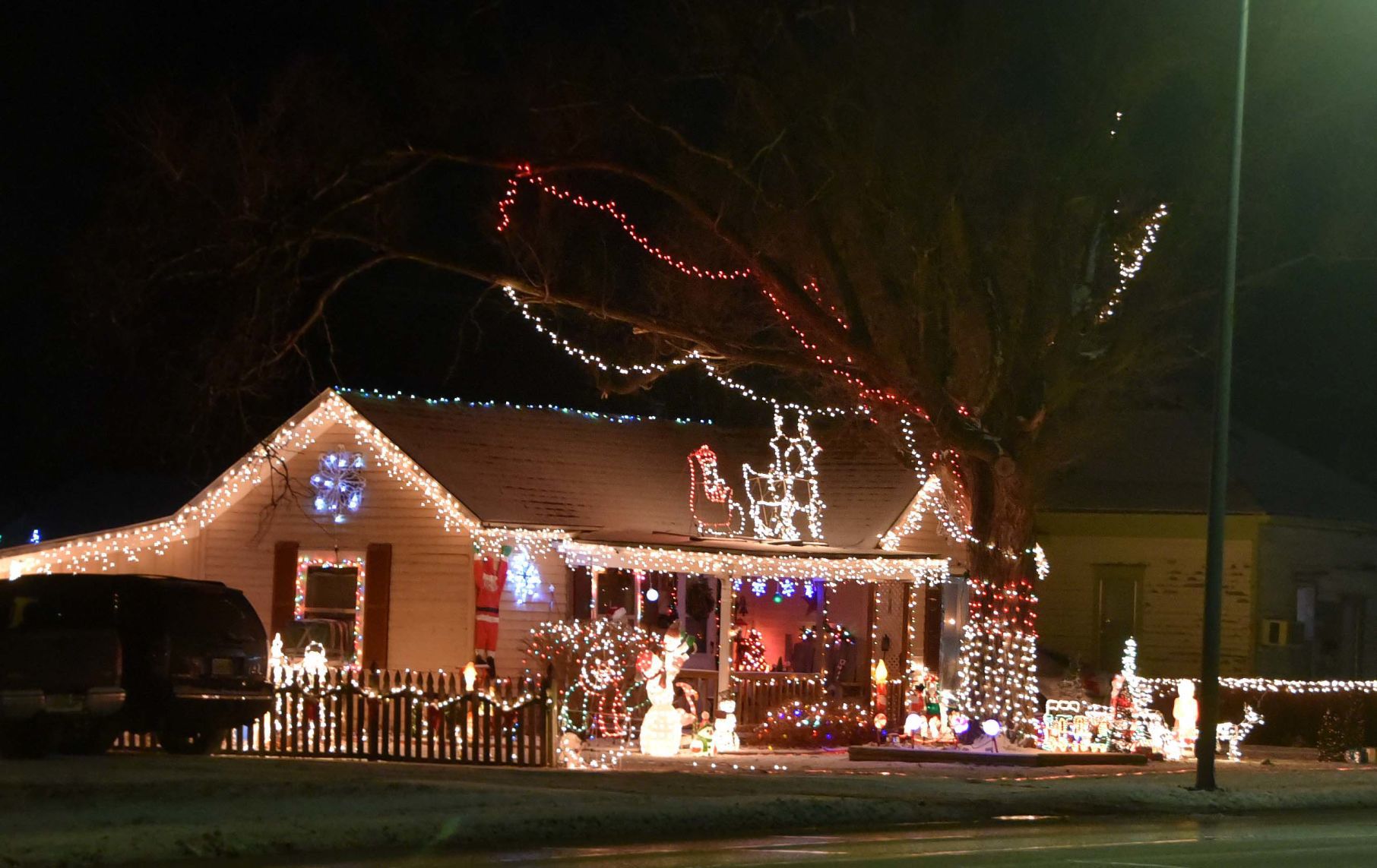 Beatrice community decorates for Christmas