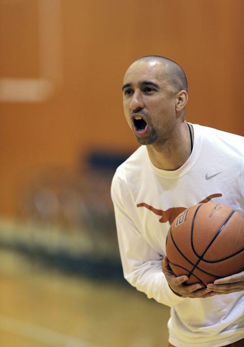 Eyes Of Texas On 1st Year Longhorns Coach Shaka Smart