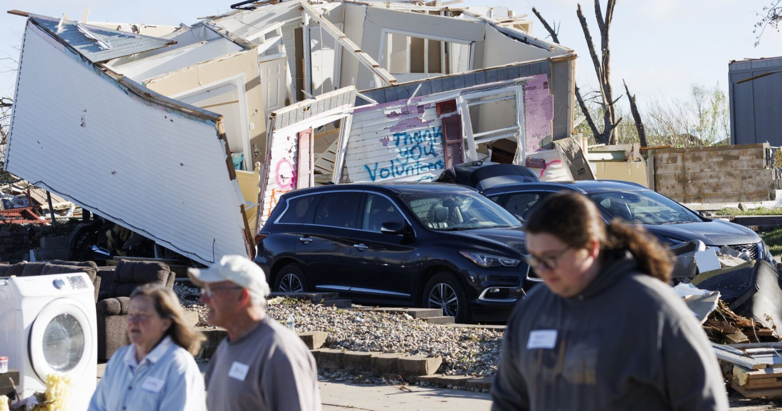 At least 14 tornadoes hit Nebraska and Iowa; 5 were EF3 - Vimarsana News