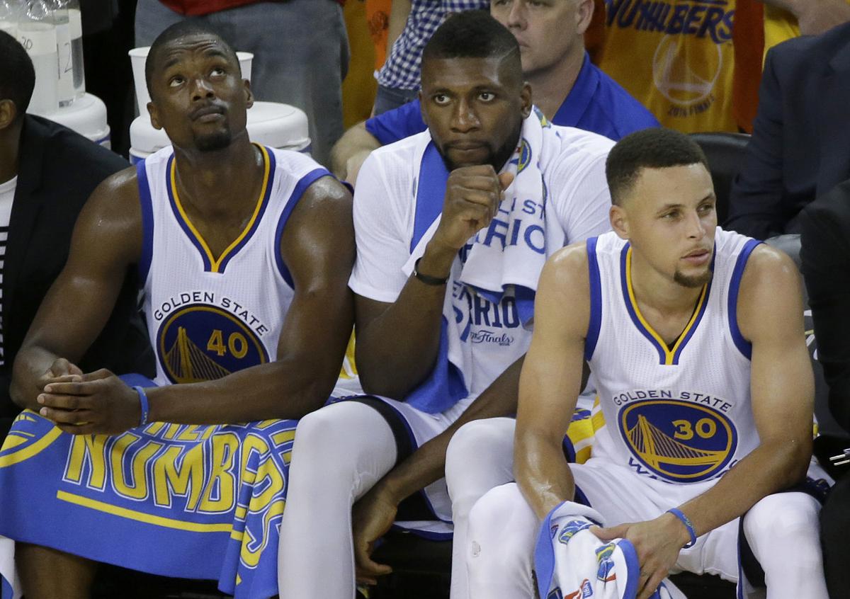 NBA Finals: Warriors' Curry likely to keep shooting sleeve