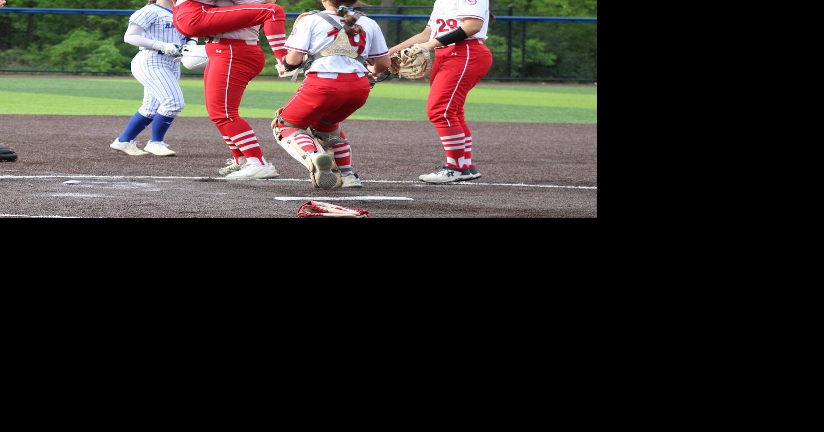Everett rallies past Windber for softball title