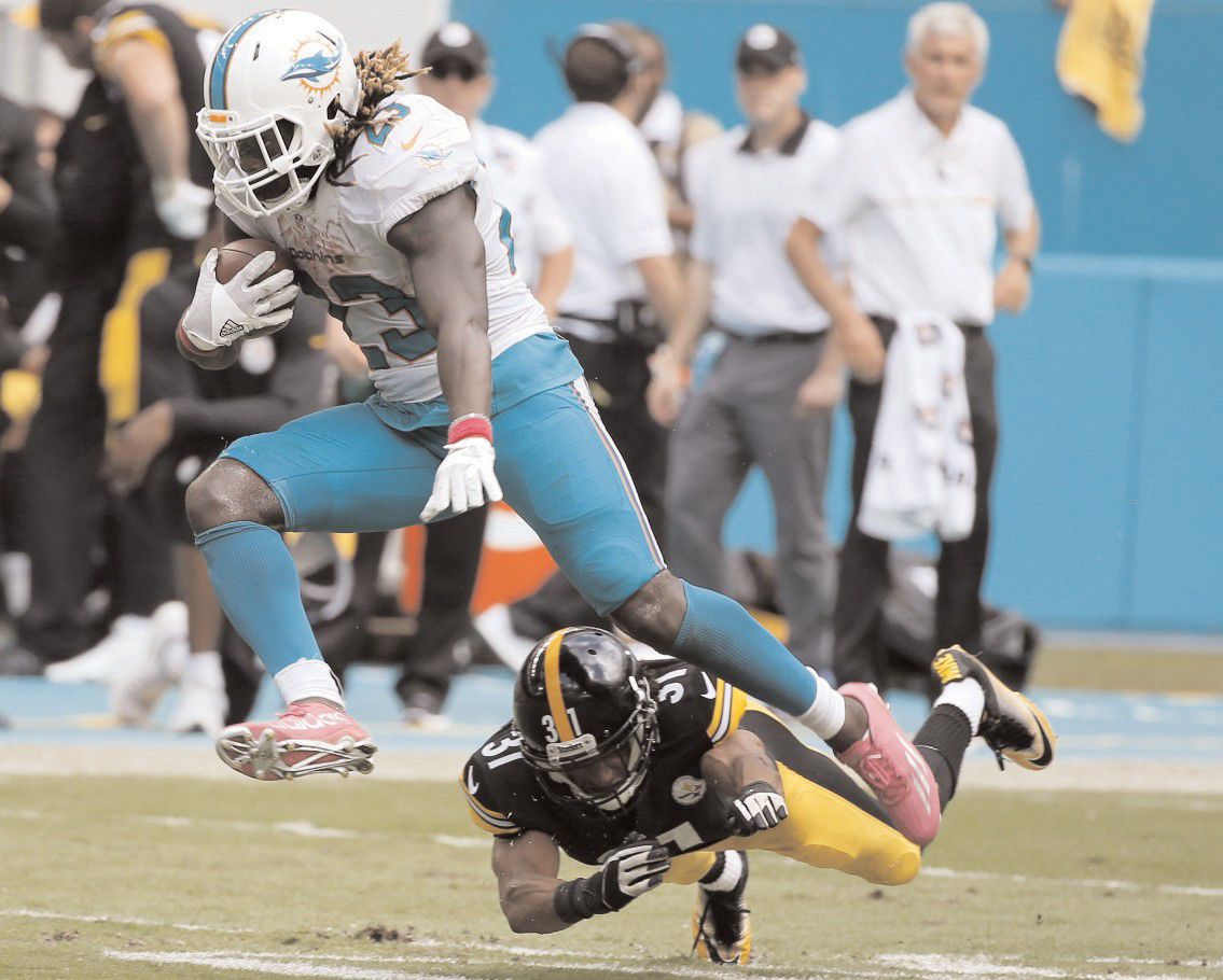 Ajayi, Dolphins knock off Steelers