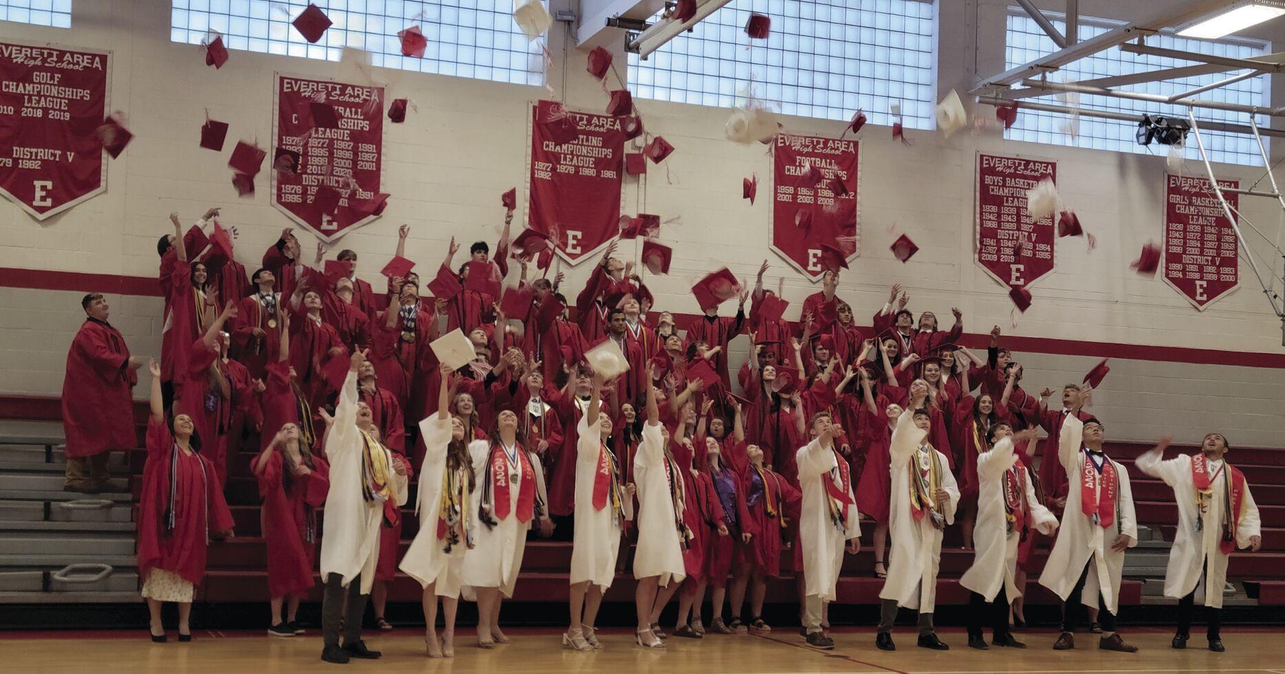 Everett grads receive life advice - Vimarsana News
