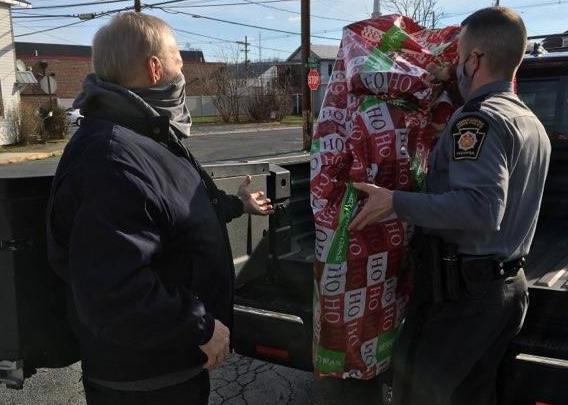 Shop with a Cop gifts distributed, News