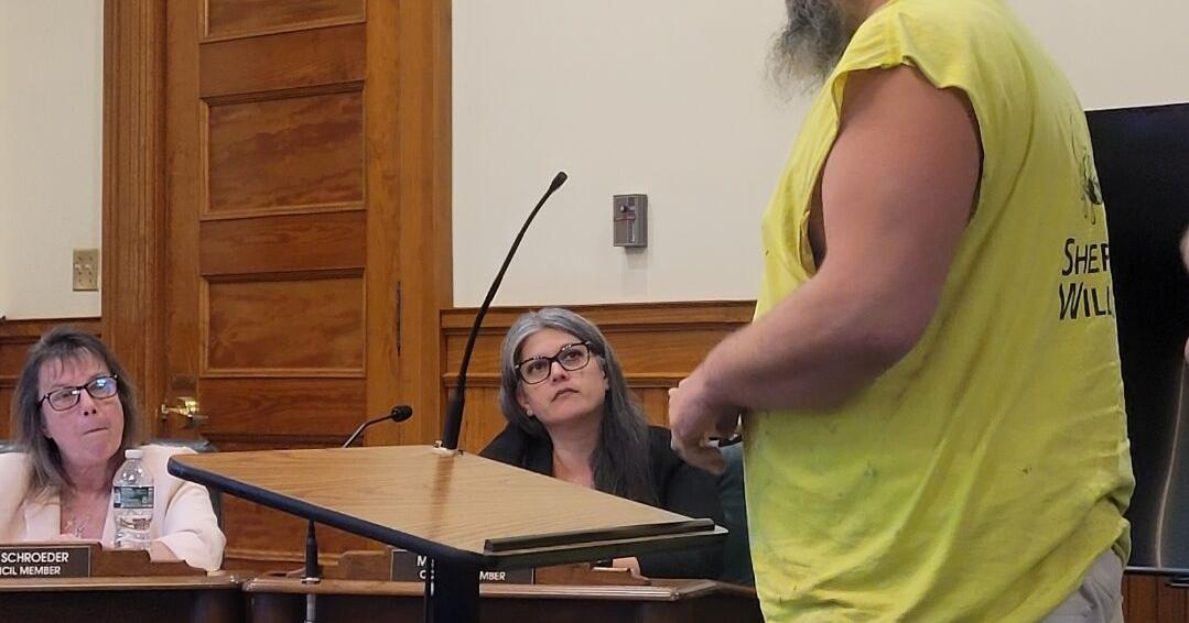 Lancaster residents butt heads over proposed lighting law