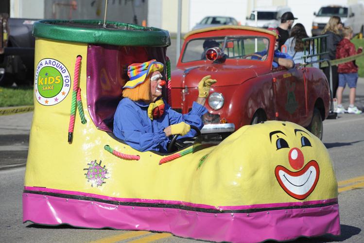 PERFECT DAY Hundreds turn out for annual Belgrade Fall Festival