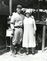 Lou Gehrig and his mother, Christina, in a 1927 photo.  Baseball history,  New york yankees baseball, Baseball