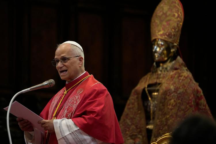 Pope Leo displays ancient blood relic during visit to Naples, Pompeii ...