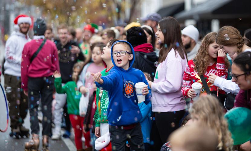 SLIDE SHOW Thousands gather downtown for annual Jaycees Christmas