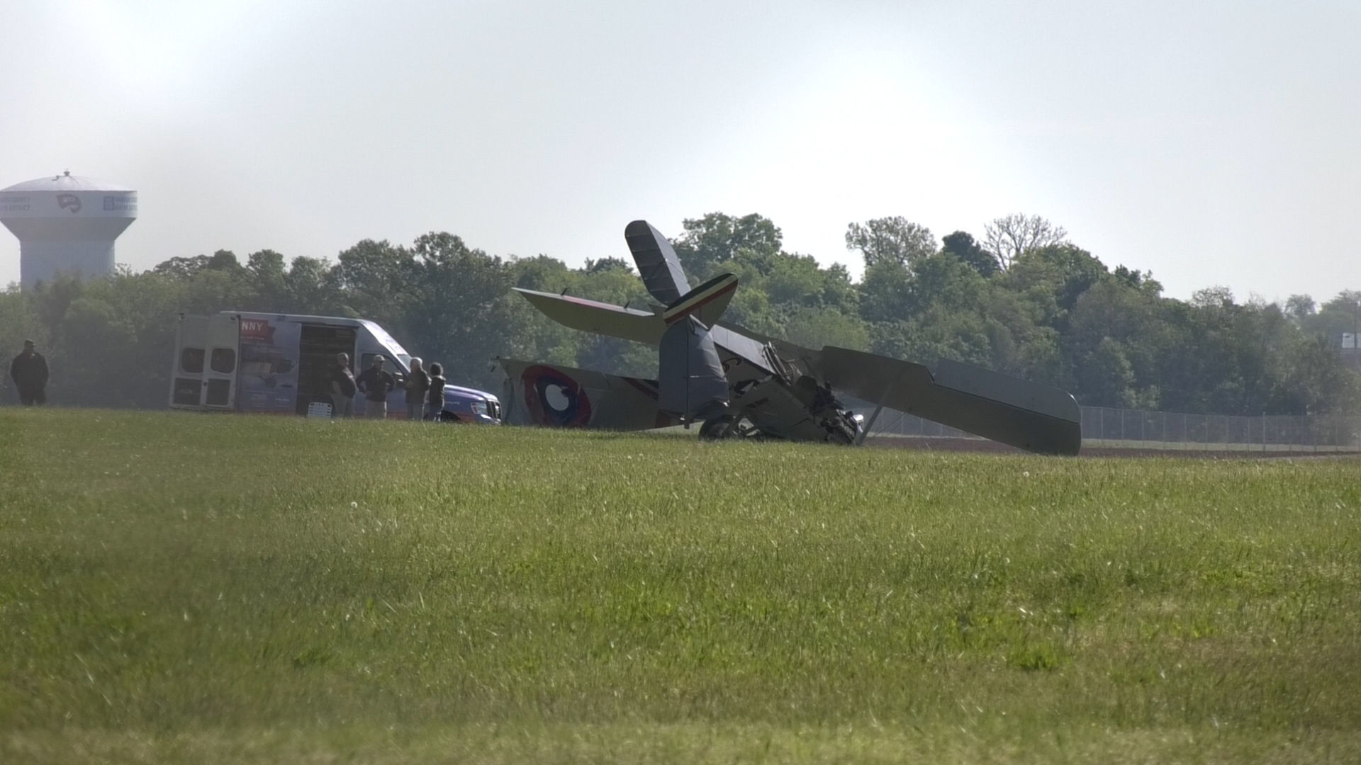 VIDEO World War I-era biplane crash lands in Bowling Green News bgdailynews