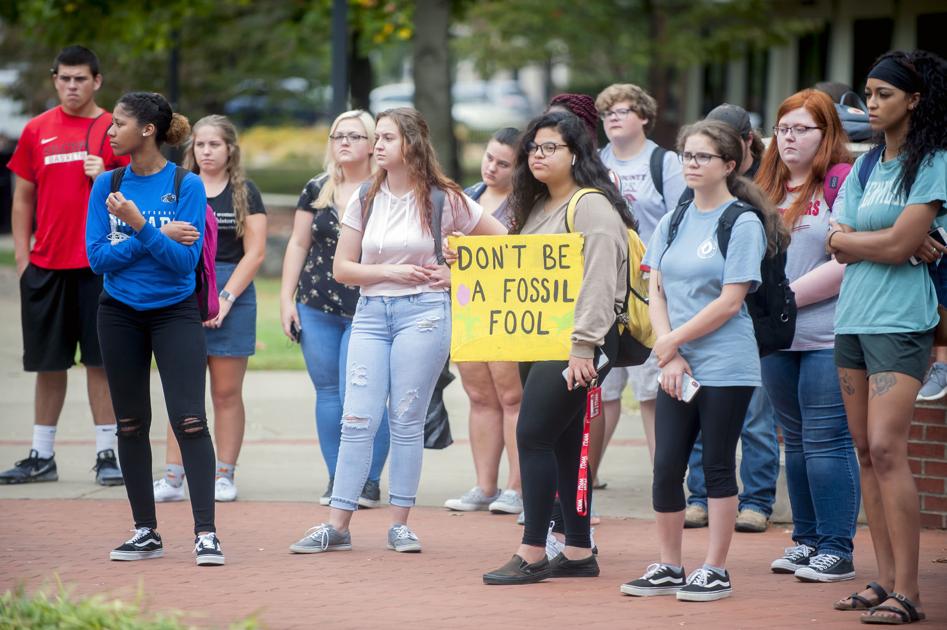 Students demand action at Bowling Green's first climate strike - Bowling Green Daily News