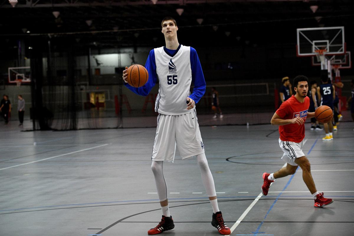 7-foot-7-basketball-player-robert-bobroczkyi-is-a-star-attraction-despite-rarely-playing