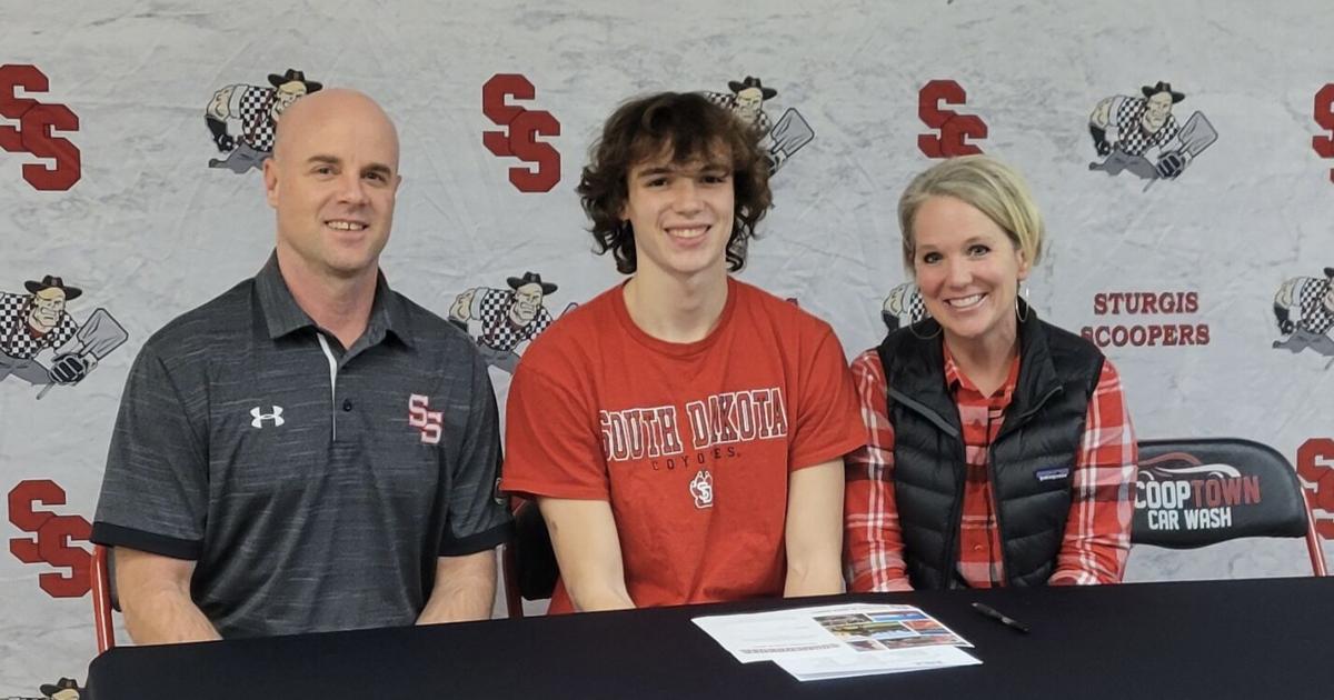 Zaiden Herman Aidan Hedderman signs to join the USD track team | Local Sports ...