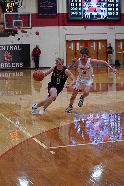 RC Central Cobblers gets by Sturgis Brown Scoopers 47-38