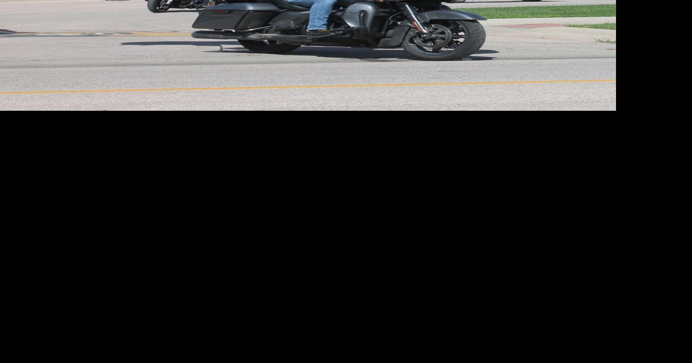 Flags fly as the Jacket Ride races by | Local News | bhpioneer.com