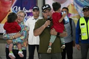 El Salvador frees jailed Venezuelan migrants in US prisoner deal