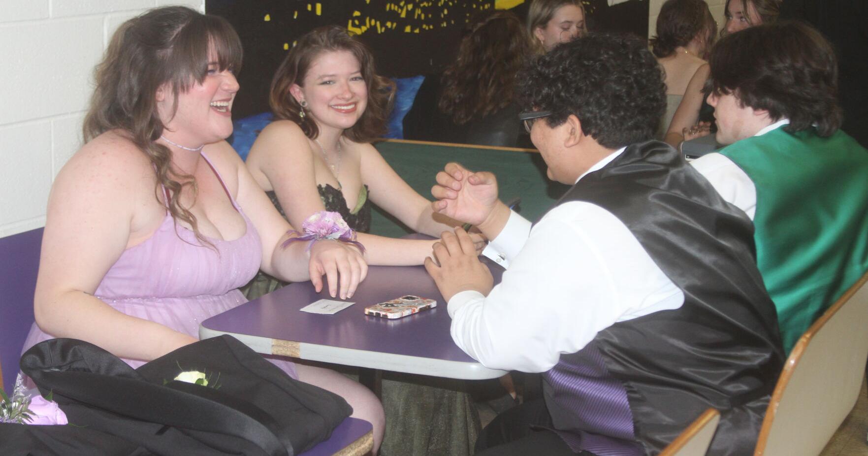 Belle Fourche HS celebrates prom - Vimarsana News