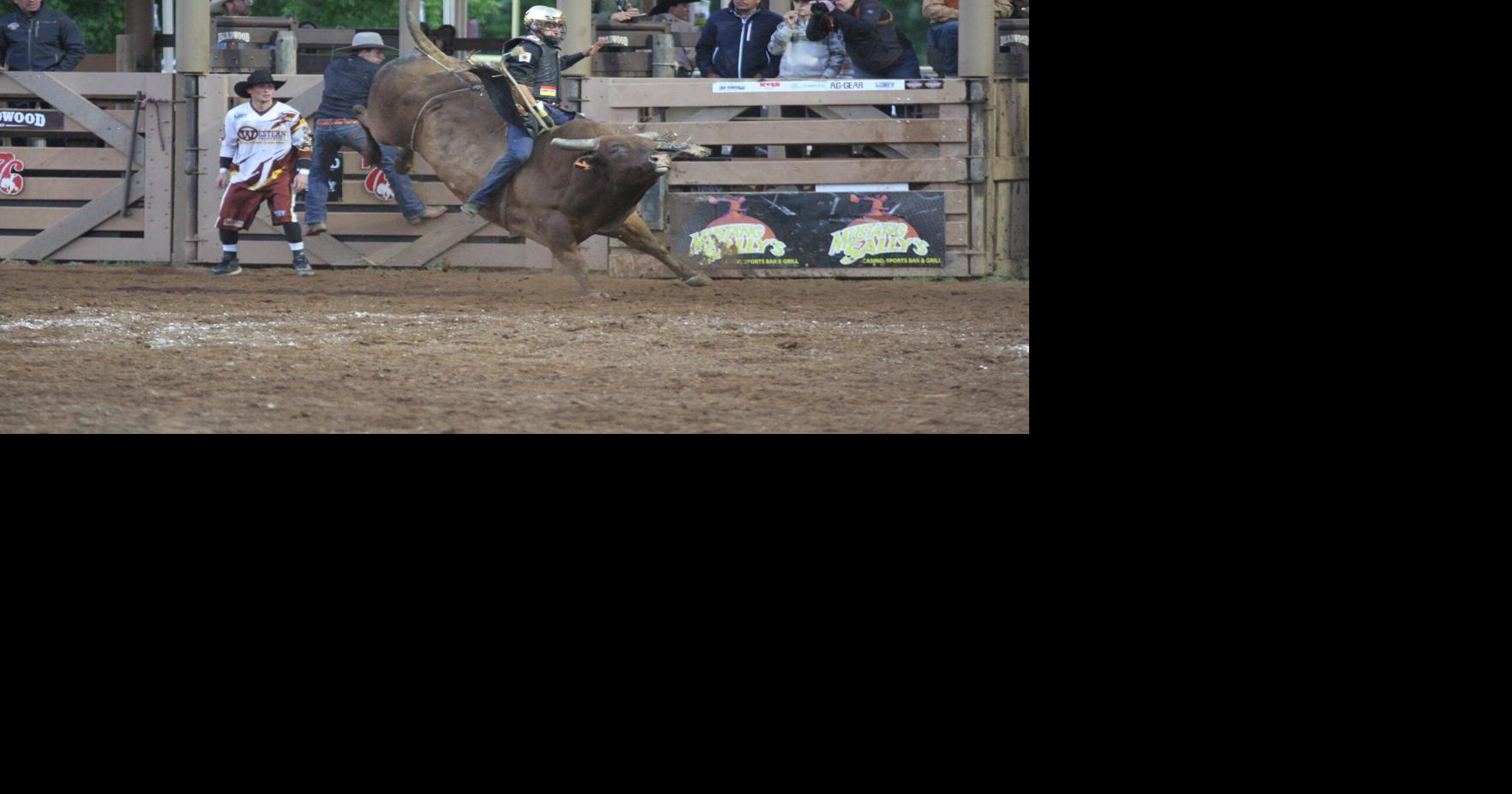 Montanha Jr. earns Deadwood PBR crown