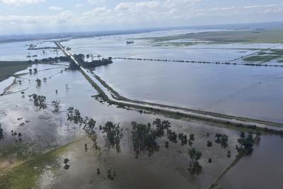 More rain possible in deluged Midwest as flooding breaches levees in ...