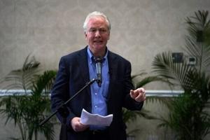 US senator meets wrongfully deported Salvadoran migrant