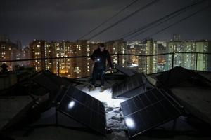 Kyiv residents pool together for solar panels and batteries amid Russian strikes