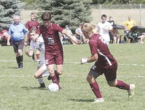 Spearfish boys' soccer team edges Pierre | Local Sports | bhpioneer.com