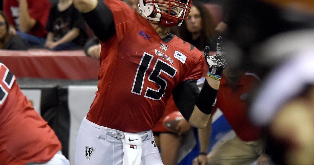 Wolves' new QB limps into, and away from, his IFL debut