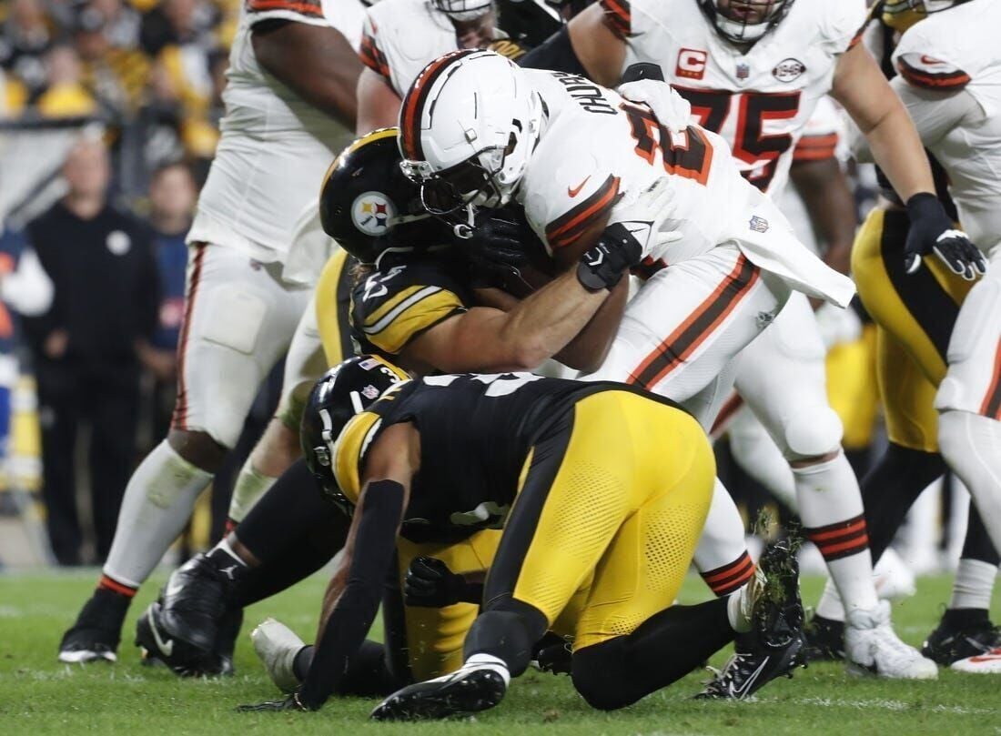 T.J. Watt's scoop-and-score lifts Steelers past Browns 26-22 as Cleveland  loses Nick Chubb to injury, National Sports