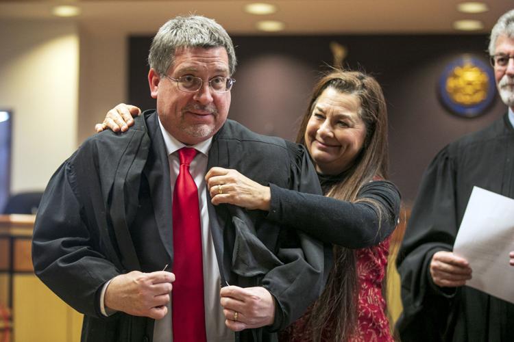 Former deputy prosecutor Linneweber sworn in as Yellowstone County district  court judge