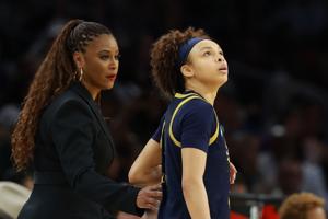 Notre Dame head coach Niele Ivey, left, and guard Hannah Hidalgo look on during the fourth quarter against Connecticut in the Elite Eight of the NCAA Tournament at Dickies Arena on March 29, 2026, in Fort Worth, Texas.