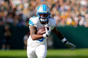 Sep 7, 2025; Green Bay, Wisconsin, USA; Detroit Lions running back Jahmyr Gibbs (0) runs with the ball against the Green Bay Packers during the second quarter at Lambeau Field. Mandatory Credit: Jeff Hanisch-Imagn Images