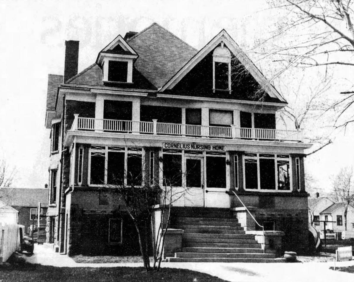 United States, 1976: The Fairfield A two-bedroom bi-level house with  expansion space in the basement. Welcome Home: Wausau Homes... –  @vintagehomeplans on Tumblr, image size:1200x955