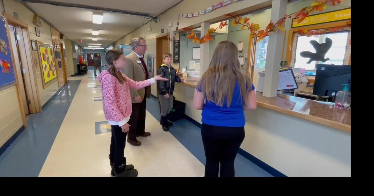 Mayor Bill Cole tours Bench Elementary