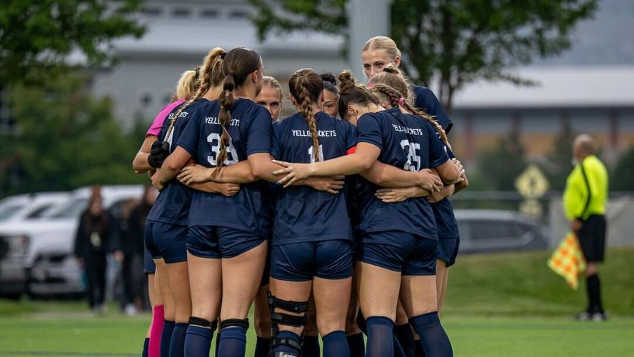‘Jackets Sunk by Second Half Goal from Simon Fraser