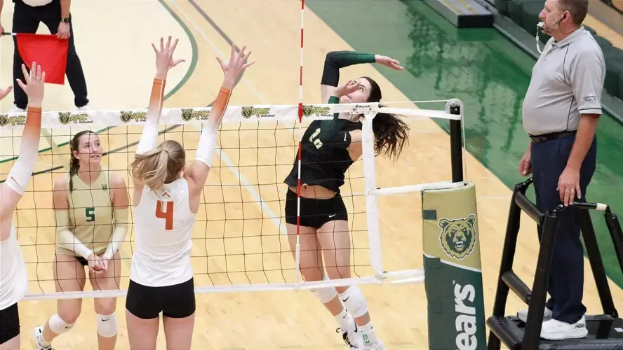 Rocky Volleyball Finishes the Halo Classic 2-2 to Open Their Season