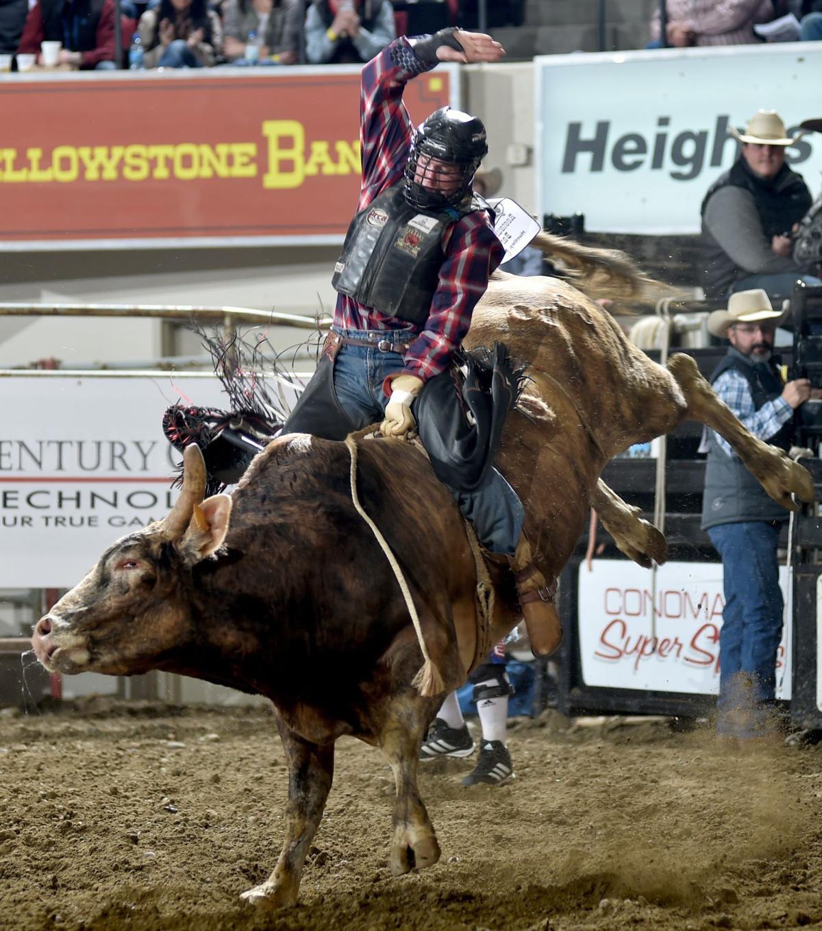 Cody Wright, late replacement, wins Chase Hawks saddle bronc title
