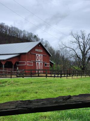A riverside barn in Virginia’s New River Trail State Park offers both photography and painting inspiration.